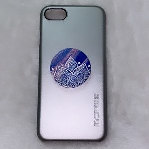 selling a silver grayish iPhone 6 iPhone 7 case